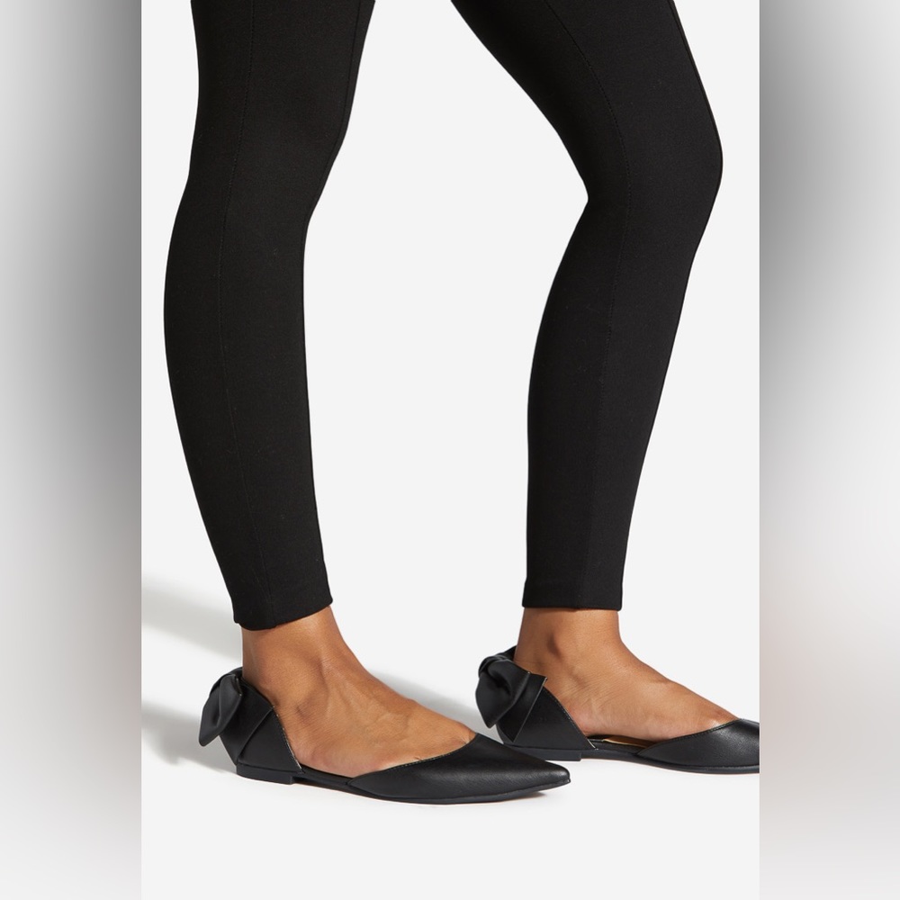 NWT Shoedazzle Manerva Pointed-Toe Flat Black